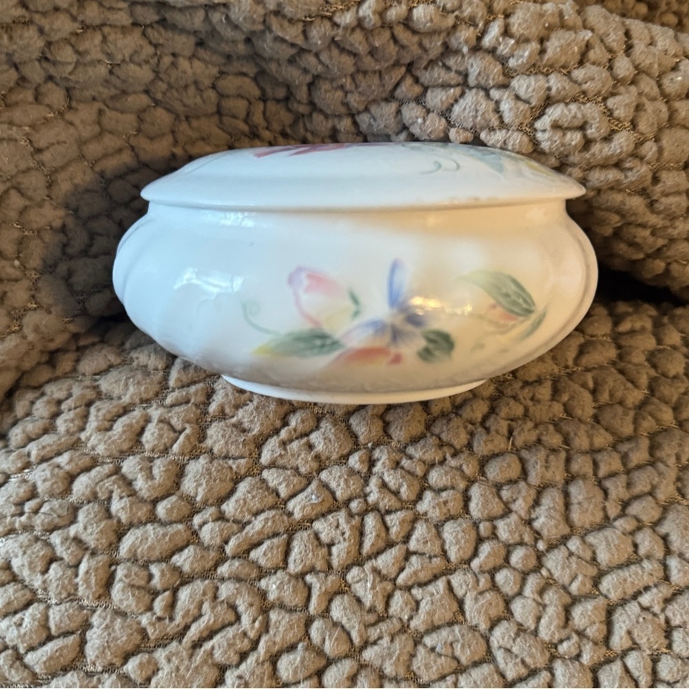 1984 Aynsley Little Sweetheart Trinket Box, Floral Lid, Bone China, 4”, England﻿ - Picture 4 of 12